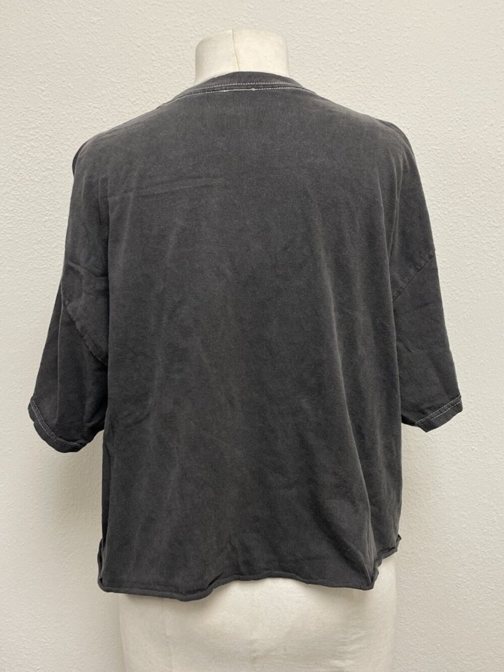 Urban Outfitters AC/DC Grey Distressed Glitter Cropped Oversized Graphic T-Shirt - Picture 4 of 8